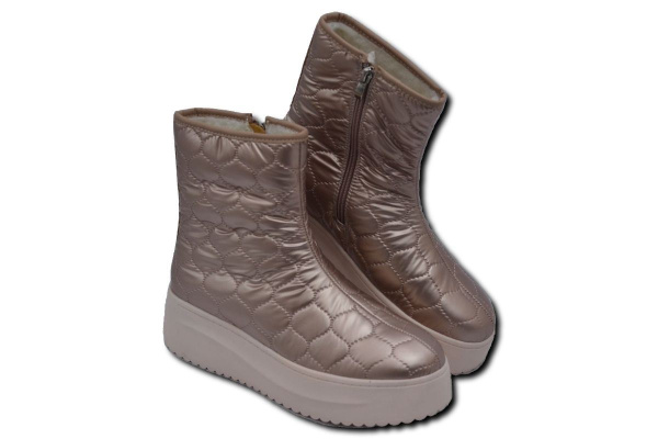 Дутики женские золотой купить за 990 ₽ в магазине «Аматис»